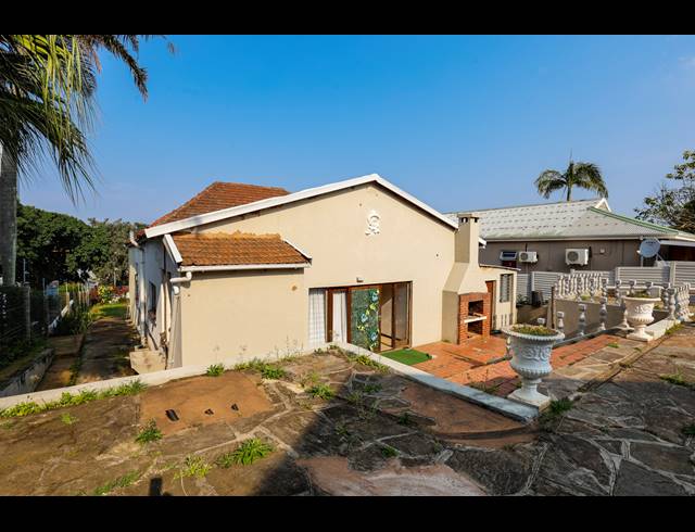 400M² BUILDING FOR SALE IN ESSENWOOD